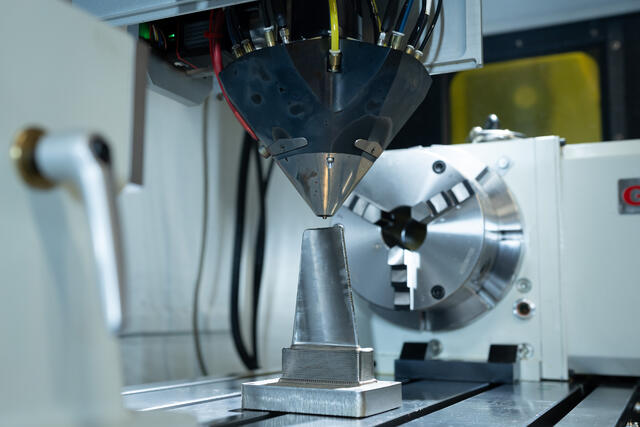 LTS Maskin har 3D-printhode fra Meltio integrert i vår CNC-fres.